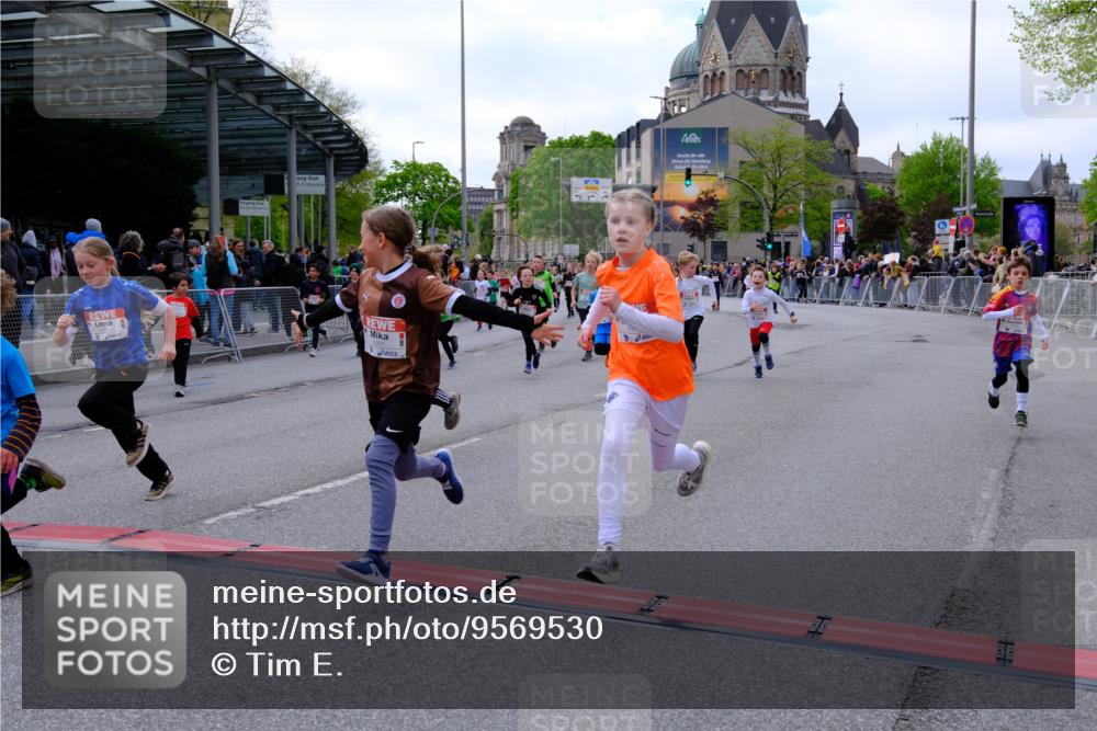 25.04.2026 - Das Zehntel Tim E. http://msf.ph/oto/9569530 25.04.2026 08:58:18 Ziel 1163, 1402, 1404, 1512, 1601, 1672, 1755, 1756, 1839, 1892, 1894, 1964, 1966, 1970, 1994, 2014, 2030, 2033, 2035, 2111, 2330, 2553, 2867, 2976, 2986, 2992, 3084, 3095, 3200, 3257, 3278, 3326, 3355, 3361, 3467, 3479, 3486, 3503, 3507, 3538, 3725, 3918, 3928, 3943, 3965 meine-sportfotos.de