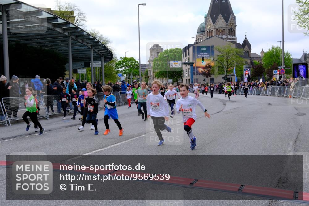 25.04.2026 - Das Zehntel Tim E. http://msf.ph/oto/9569539 25.04.2026 08:58:20 Ziel 1163, 1402, 1404, 1601, 1672, 1755, 1756, 1839, 1892, 1894, 1964, 1966, 1970, 1994, 2007, 2014, 2027, 2030, 2033, 2035, 2111, 2330, 2331, 2553, 2856, 2866, 2867, 2976, 2986, 2992, 3084, 3095, 3158, 3257, 3278, 3326, 3355, 3361, 3467, 3479, 3486, 3503, 3507, 3538, 3725, 3918, 3928, 3943, 3955, 3965 meine-sportfotos.de