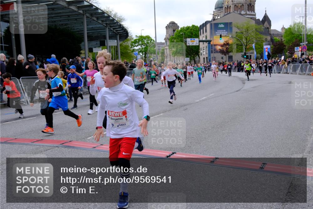 25.04.2026 - Das Zehntel Tim E. http://msf.ph/oto/9569541 25.04.2026 08:58:20 Ziel 1163, 1402, 1404, 1601, 1672, 1755, 1756, 1839, 1892, 1894, 1964, 1966, 1970, 1994, 2007, 2014, 2027, 2030, 2033, 2035, 2111, 2330, 2331, 2553, 2856, 2866, 2867, 2976, 2986, 2992, 3084, 3095, 3158, 3257, 3278, 3326, 3355, 3361, 3467, 3479, 3486, 3503, 3507, 3538, 3725, 3918, 3928, 3943, 3955, 3965 meine-sportfotos.de