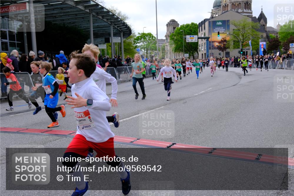 25.04.2026 - Das Zehntel Tim E. http://msf.ph/oto/9569542 25.04.2026 08:58:20 Ziel 1163, 1402, 1404, 1601, 1672, 1755, 1756, 1839, 1892, 1894, 1964, 1966, 1970, 1994, 2007, 2014, 2027, 2030, 2033, 2035, 2111, 2330, 2331, 2553, 2856, 2866, 2867, 2976, 2986, 2992, 3084, 3095, 3158, 3257, 3278, 3326, 3355, 3361, 3467, 3479, 3486, 3503, 3507, 3538, 3725, 3918, 3928, 3943, 3955, 3965 meine-sportfotos.de