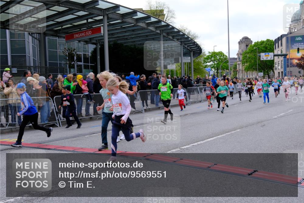 25.04.2026 - Das Zehntel Tim E. http://msf.ph/oto/9569551 25.04.2026 08:58:22 Ziel 1162, 1165, 1404, 1601, 1626, 1630, 1755, 1756, 1839, 1892, 1894, 1966, 1970, 1994, 2007, 2014, 2027, 2033, 2111, 2330, 2331, 2345, 2385, 2441, 2553, 2714, 2838, 2856, 2866, 2867, 2986, 3084, 3095, 3158, 3278, 3326, 3355, 3361, 3467, 3479, 3486, 3503, 3528, 3538, 3565, 3725, 3918, 3928, 3955, 3965 meine-sportfotos.de