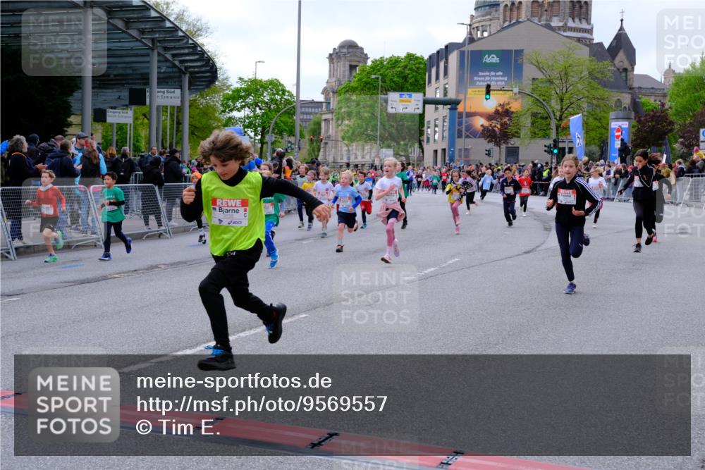 25.04.2026 - Das Zehntel Tim E. http://msf.ph/oto/9569557 25.04.2026 08:58:24 Ziel 1162, 1165, 1404, 1600, 1601, 1605, 1619, 1626, 1630, 1755, 1756, 1970, 1994, 2007, 2027, 2033, 2111, 2330, 2331, 2337, 2345, 2385, 2441, 2465, 2553, 2714, 2838, 2854, 2856, 2863, 2866, 2885, 2887, 3084, 3095, 3158, 3278, 3326, 3355, 3361, 3467, 3479, 3486, 3503, 3518, 3528, 3538, 3565, 3725, 3918, 3928, 3955 meine-sportfotos.de