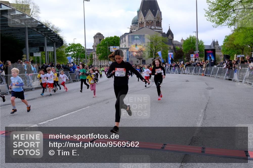 25.04.2026 - Das Zehntel Tim E. http://msf.ph/oto/9569562 25.04.2026 08:58:26 Ziel 1162, 1165, 1600, 1601, 1605, 1619, 1626, 1630, 1756, 1970, 2007, 2027, 2033, 2093, 2111, 2331, 2337, 2345, 2385, 2441, 2465, 2553, 2714, 2838, 2854, 2856, 2863, 2866, 2885, 2887, 3084, 3095, 3158, 3278, 3326, 3376, 3467, 3486, 3503, 3518, 3528, 3538, 3565, 3702, 3918, 3928, 3955 meine-sportfotos.de