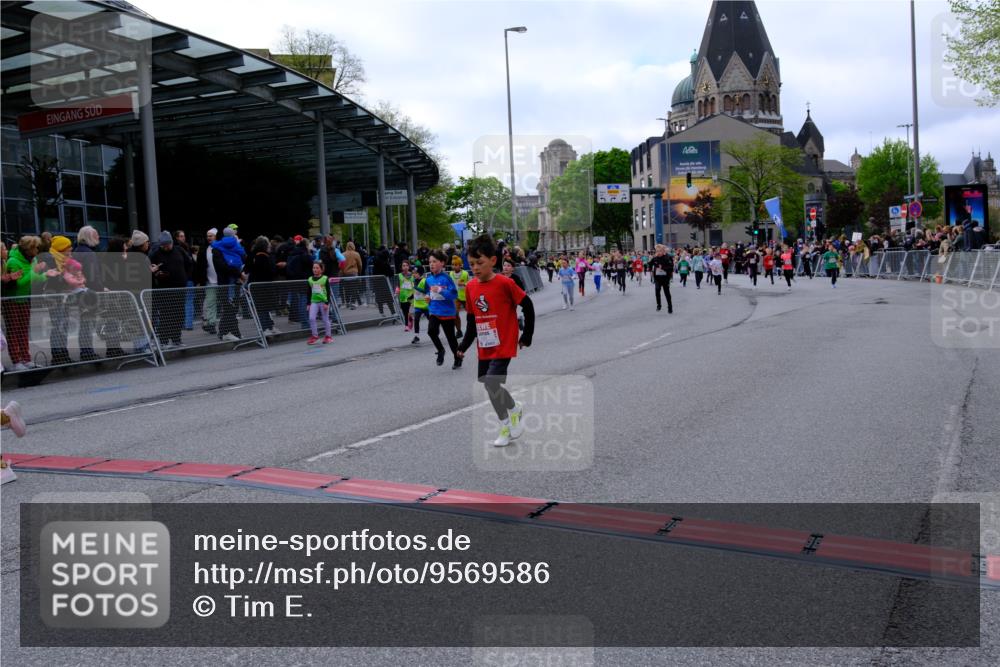 25.04.2026 - Das Zehntel Tim E. http://msf.ph/oto/9569586 25.04.2026 08:58:32 Ziel 1071, 1158, 1162, 1165, 1421, 1600, 1605, 1619, 1626, 1630, 1670, 2093, 2331, 2337, 2345, 2385, 2441, 2465, 2582, 2714, 2838, 2854, 2863, 2885, 2887, 2927, 3143, 3157, 3376, 3443, 3518, 3528, 3565, 3702, 3900, 3955 meine-sportfotos.de