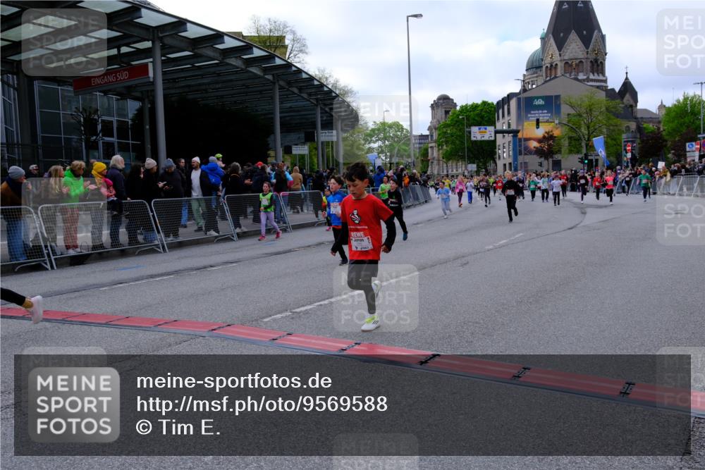 25.04.2026 - Das Zehntel Tim E. http://msf.ph/oto/9569588 25.04.2026 08:58:32 Ziel 1071, 1158, 1162, 1165, 1421, 1600, 1605, 1619, 1626, 1630, 1670, 2093, 2331, 2337, 2345, 2385, 2441, 2465, 2582, 2714, 2838, 2854, 2863, 2885, 2887, 2927, 3143, 3157, 3376, 3443, 3518, 3528, 3565, 3702, 3900, 3955 meine-sportfotos.de