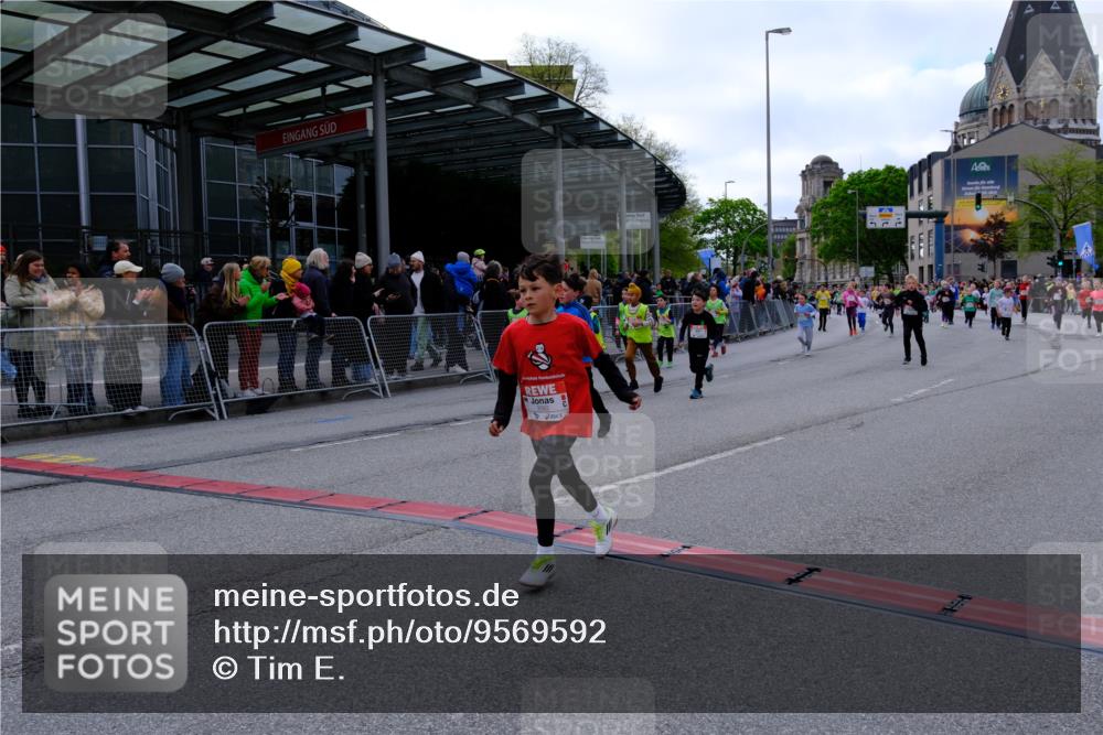 25.04.2026 - Das Zehntel Tim E. http://msf.ph/oto/9569592 25.04.2026 08:58:32 Ziel 1071, 1158, 1162, 1165, 1421, 1600, 1605, 1619, 1626, 1630, 1670, 2093, 2331, 2337, 2345, 2385, 2441, 2465, 2582, 2714, 2838, 2854, 2863, 2885, 2887, 2927, 3143, 3157, 3376, 3443, 3518, 3528, 3565, 3702, 3900, 3955 meine-sportfotos.de