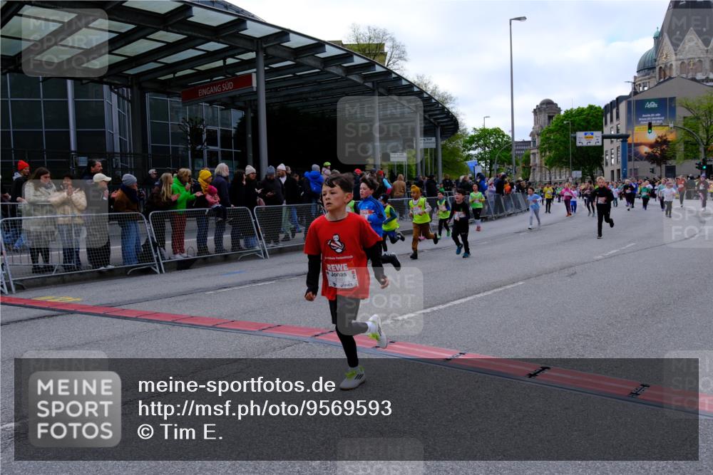 25.04.2026 - Das Zehntel Tim E. http://msf.ph/oto/9569593 25.04.2026 08:58:32 Ziel 1071, 1158, 1162, 1165, 1421, 1600, 1605, 1619, 1626, 1630, 1670, 2093, 2331, 2337, 2345, 2385, 2441, 2465, 2582, 2714, 2838, 2854, 2863, 2885, 2887, 2927, 3143, 3157, 3376, 3443, 3518, 3528, 3565, 3702, 3900, 3955 meine-sportfotos.de