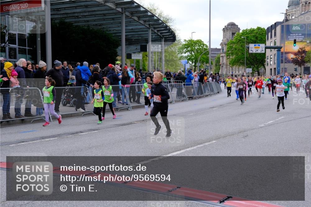 25.04.2026 - Das Zehntel Tim E. http://msf.ph/oto/9569594 25.04.2026 08:58:35 Ziel 1071, 1158, 1409, 1421, 1422, 1544, 1600, 1605, 1619, 1670, 2093, 2255, 2337, 2410, 2465, 2582, 2854, 2863, 2885, 2887, 2927, 3143, 3157, 3350, 3376, 3378, 3383, 3443, 3518, 3702, 3752, 3900 meine-sportfotos.de