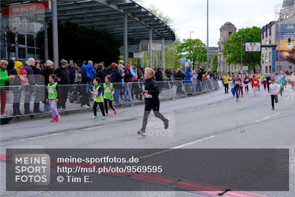 25.04.2026 - Das Zehntel Tim E. http://msf.ph/oto/9569595 25.04.2026 08:58:35 Ziel 1071, 1158, 1409, 1421, 1422, 1544, 1600, 1605, 1619, 1670, 2093, 2255, 2337, 2410, 2465, 2582, 2854, 2863, 2885, 2887, 2927, 3143, 3157, 3350, 3376, 3378, 3383, 3443, 3518, 3702, 3752, 3900 meine-sportfotos.de