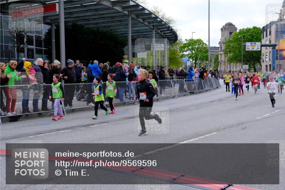 25.04.2026 - Das Zehntel Tim E. http://msf.ph/oto/9569596 25.04.2026 08:58:35 Ziel 1071, 1158, 1409, 1421, 1422, 1544, 1600, 1605, 1619, 1670, 2093, 2255, 2337, 2410, 2465, 2582, 2854, 2863, 2885, 2887, 2927, 3143, 3157, 3350, 3376, 3378, 3383, 3443, 3518, 3702, 3752, 3900 meine-sportfotos.de