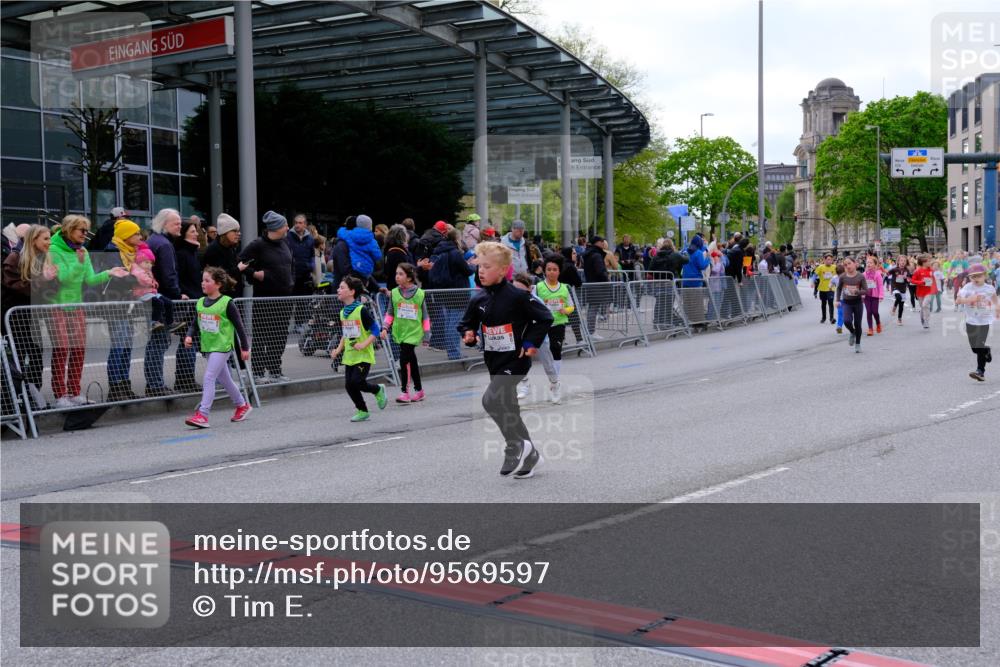25.04.2026 - Das Zehntel Tim E. http://msf.ph/oto/9569597 25.04.2026 08:58:35 Ziel 1071, 1158, 1409, 1421, 1422, 1544, 1600, 1605, 1619, 1670, 2093, 2255, 2337, 2410, 2465, 2582, 2854, 2863, 2885, 2887, 2927, 3143, 3157, 3350, 3376, 3378, 3383, 3443, 3518, 3702, 3752, 3900 meine-sportfotos.de