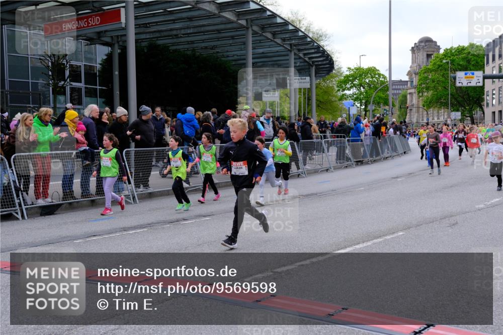 25.04.2026 - Das Zehntel Tim E. http://msf.ph/oto/9569598 25.04.2026 08:58:35 Ziel 1071, 1158, 1409, 1421, 1422, 1544, 1600, 1605, 1619, 1670, 2093, 2255, 2337, 2410, 2465, 2582, 2854, 2863, 2885, 2887, 2927, 3143, 3157, 3350, 3376, 3378, 3383, 3443, 3518, 3702, 3752, 3900 meine-sportfotos.de