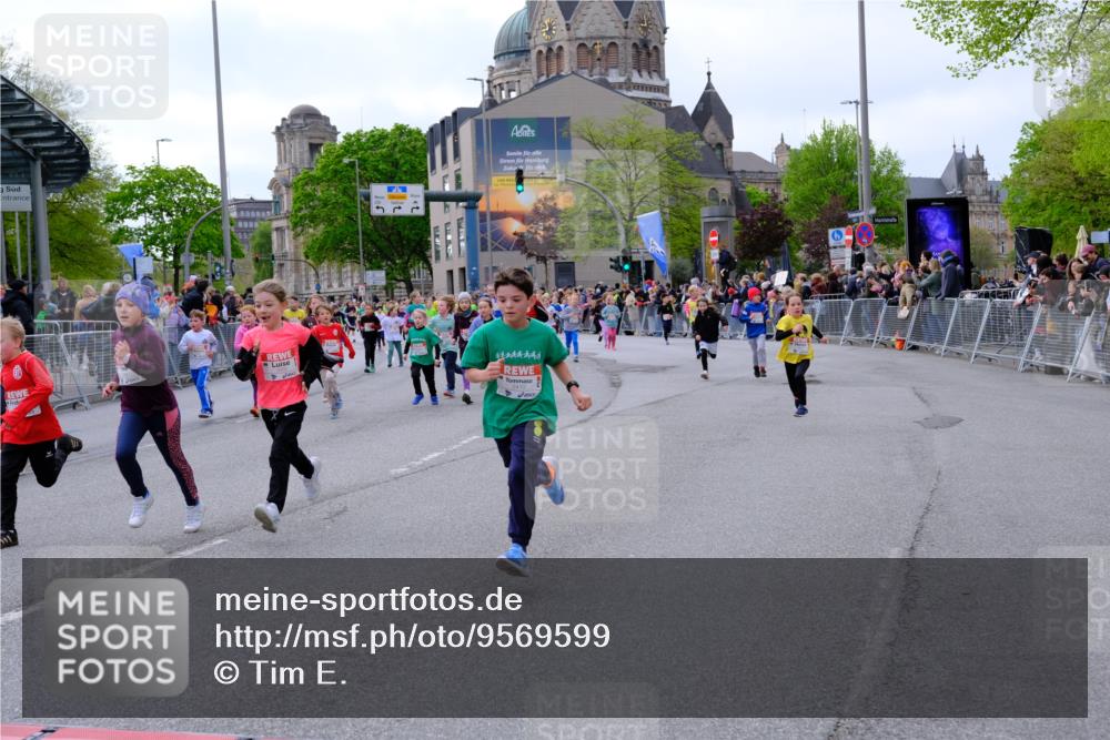 25.04.2026 - Das Zehntel Tim E. http://msf.ph/oto/9569599 25.04.2026 08:58:37 Ziel 1071, 1158, 1409, 1421, 1422, 1487, 1494, 1544, 1670, 2093, 2252, 2255, 2349, 2410, 2582, 2927, 3143, 3157, 3350, 3357, 3376, 3378, 3383, 3403, 3412, 3422, 3443, 3702, 3748, 3751, 3752, 3900 meine-sportfotos.de