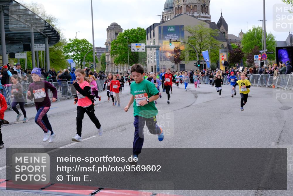 25.04.2026 - Das Zehntel Tim E. http://msf.ph/oto/9569602 25.04.2026 08:58:37 Ziel 1071, 1158, 1409, 1421, 1422, 1487, 1494, 1544, 1670, 2093, 2252, 2255, 2349, 2410, 2582, 2927, 3143, 3157, 3350, 3357, 3376, 3378, 3383, 3403, 3412, 3422, 3443, 3702, 3748, 3751, 3752, 3900 meine-sportfotos.de