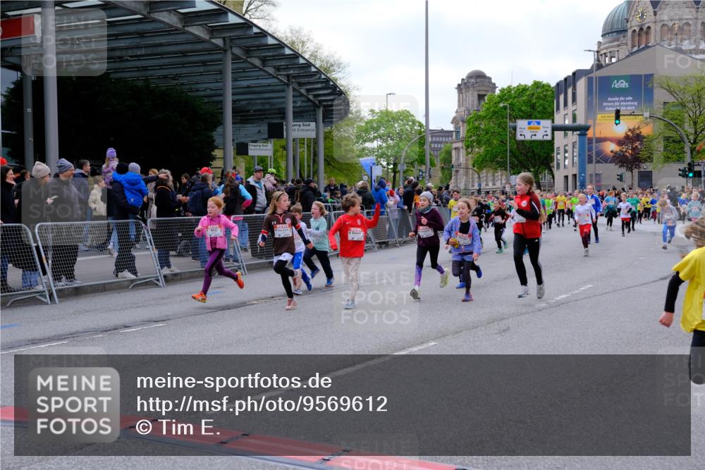 25.04.2026 - Das Zehntel Tim E. http://msf.ph/oto/9569612 25.04.2026 08:58:39 Ziel 1071, 1096, 1158, 1177, 1409, 1421, 1422, 1487, 1494, 1544, 1670, 1940, 2252, 2255, 2349, 2410, 2582, 2927, 3143, 3157, 3350, 3357, 3378, 3383, 3403, 3412, 3422, 3438, 3443, 3748, 3751, 3752, 3900, 3913, 4066 meine-sportfotos.de
