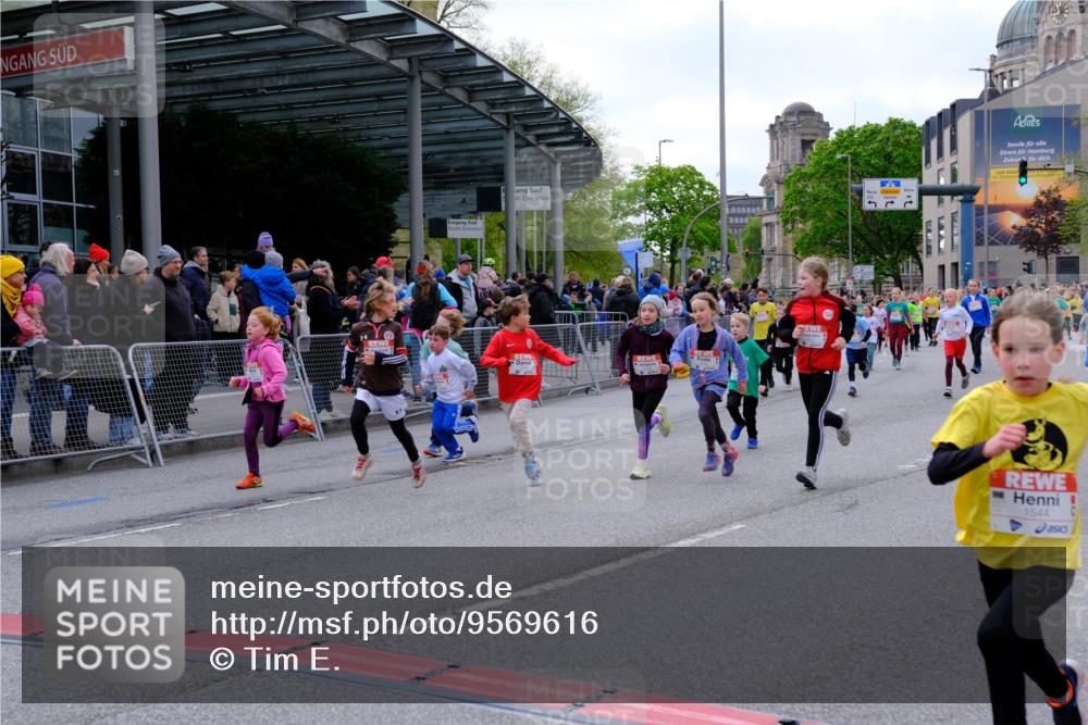 25.04.2026 - Das Zehntel Tim E. http://msf.ph/oto/9569616 25.04.2026 08:58:39 Ziel 1071, 1096, 1158, 1177, 1409, 1421, 1422, 1487, 1494, 1544, 1670, 1940, 2252, 2255, 2349, 2410, 2582, 2927, 3143, 3157, 3350, 3357, 3378, 3383, 3403, 3412, 3422, 3438, 3443, 3748, 3751, 3752, 3900, 3913, 4066 meine-sportfotos.de