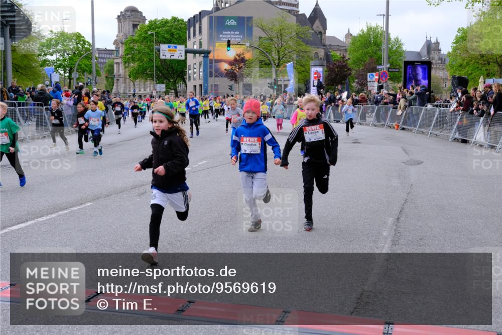 25.04.2026 - Das Zehntel Tim E. http://msf.ph/oto/9569619 25.04.2026 08:58:41 Ziel 1071, 1096, 1158, 1177, 1409, 1421, 1422, 1475, 1487, 1494, 1544, 1670, 1940, 2252, 2255, 2333, 2349, 2410, 2419, 2792, 2830, 2915, 2927, 3143, 3157, 3350, 3357, 3378, 3383, 3403, 3412, 3422, 3438, 3443, 3748, 3751, 3752, 3800, 3913, 4066 meine-sportfotos.de