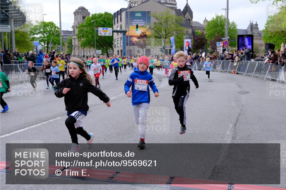 25.04.2026 - Das Zehntel Tim E. http://msf.ph/oto/9569621 25.04.2026 08:58:41 Ziel 1071, 1096, 1158, 1177, 1409, 1421, 1422, 1475, 1487, 1494, 1544, 1670, 1940, 2252, 2255, 2333, 2349, 2410, 2419, 2792, 2830, 2915, 2927, 3143, 3157, 3350, 3357, 3378, 3383, 3403, 3412, 3422, 3438, 3443, 3748, 3751, 3752, 3800, 3913, 4066 meine-sportfotos.de