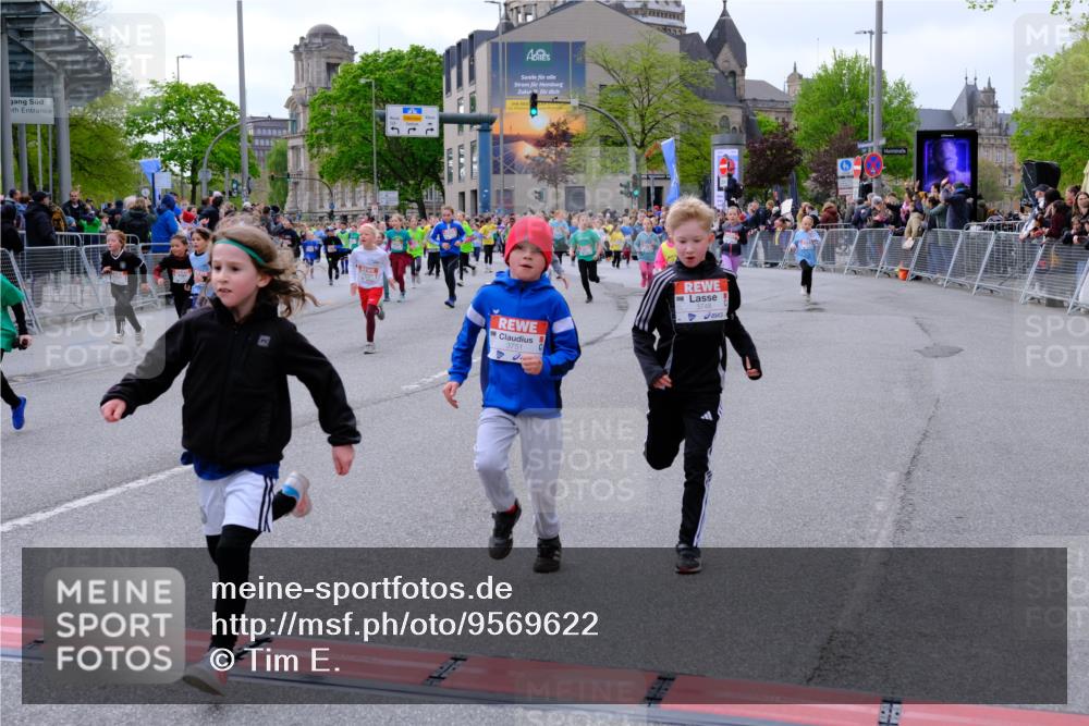 25.04.2026 - Das Zehntel Tim E. http://msf.ph/oto/9569622 25.04.2026 08:58:41 Ziel 1071, 1096, 1158, 1177, 1409, 1421, 1422, 1475, 1487, 1494, 1544, 1670, 1940, 2252, 2255, 2333, 2349, 2410, 2419, 2792, 2830, 2915, 2927, 3143, 3157, 3350, 3357, 3378, 3383, 3403, 3412, 3422, 3438, 3443, 3748, 3751, 3752, 3800, 3913, 4066 meine-sportfotos.de