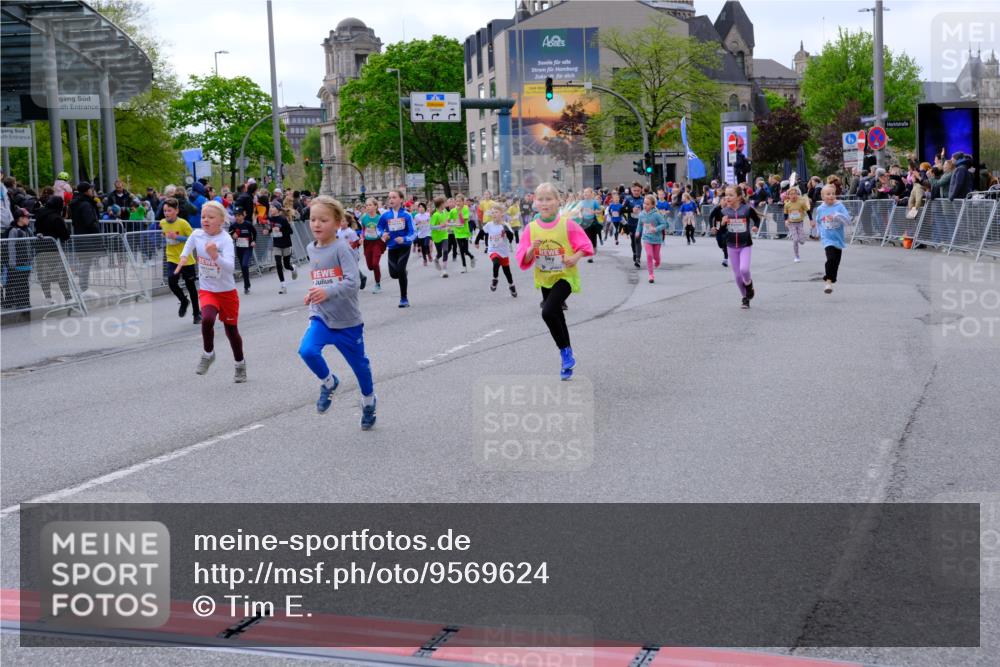 25.04.2026 - Das Zehntel Tim E. http://msf.ph/oto/9569624 25.04.2026 08:58:42 Ziel 1071, 1096, 1158, 1177, 1409, 1421, 1422, 1475, 1487, 1494, 1544, 1694, 1940, 2252, 2255, 2333, 2349, 2410, 2419, 2792, 2830, 2915, 2927, 3350, 3357, 3378, 3383, 3403, 3412, 3422, 3438, 3443, 3717, 3748, 3751, 3752, 3800, 3913, 4066 meine-sportfotos.de