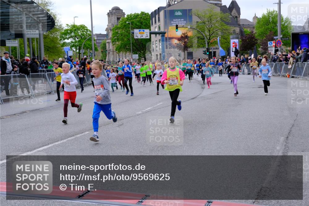25.04.2026 - Das Zehntel Tim E. http://msf.ph/oto/9569625 25.04.2026 08:58:42 Ziel 1071, 1096, 1158, 1177, 1409, 1421, 1422, 1475, 1487, 1494, 1544, 1694, 1940, 2252, 2255, 2333, 2349, 2410, 2419, 2792, 2830, 2915, 2927, 3350, 3357, 3378, 3383, 3403, 3412, 3422, 3438, 3443, 3717, 3748, 3751, 3752, 3800, 3913, 4066 meine-sportfotos.de