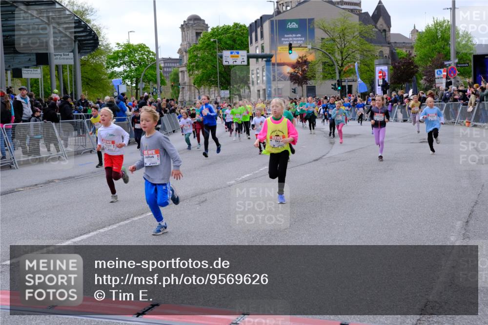 25.04.2026 - Das Zehntel Tim E. http://msf.ph/oto/9569626 25.04.2026 08:58:42 Ziel 1071, 1096, 1158, 1177, 1409, 1421, 1422, 1475, 1487, 1494, 1544, 1694, 1940, 2252, 2255, 2333, 2349, 2410, 2419, 2792, 2830, 2915, 2927, 3350, 3357, 3378, 3383, 3403, 3412, 3422, 3438, 3443, 3717, 3748, 3751, 3752, 3800, 3913, 4066 meine-sportfotos.de