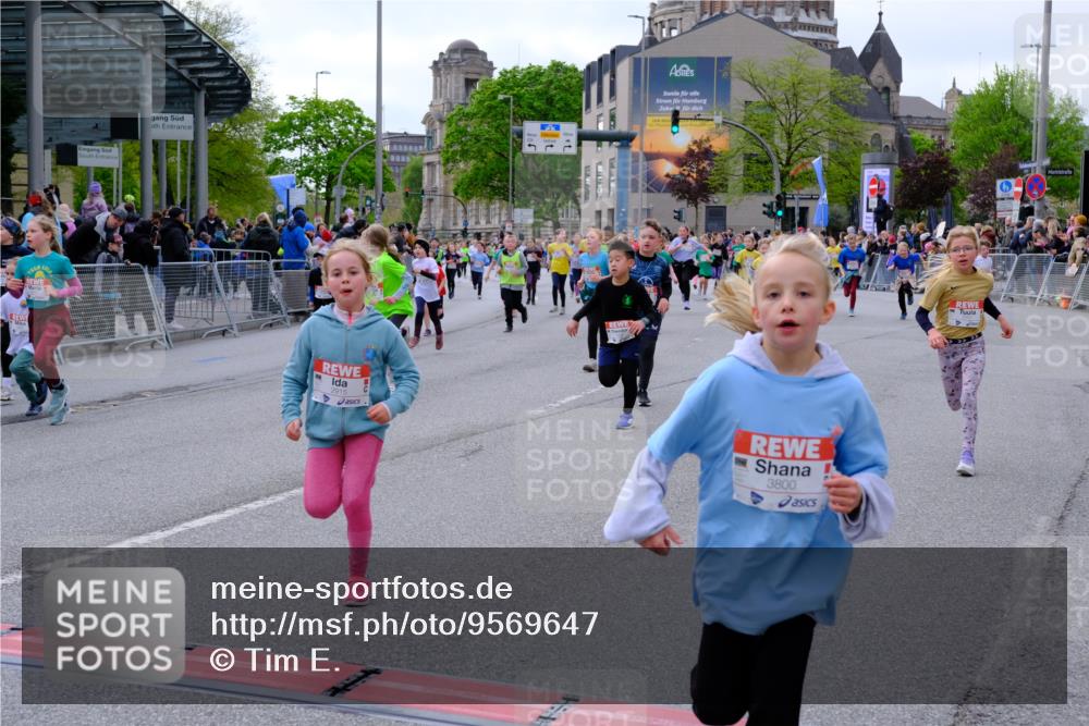 25.04.2026 - Das Zehntel Tim E. http://msf.ph/oto/9569647 25.04.2026 08:58:46 Ziel 1096, 1177, 1361, 1467, 1475, 1487, 1494, 1507, 1508, 1544, 1660, 1694, 1845, 1849, 1908, 1940, 1995, 2252, 2255, 2333, 2349, 2419, 2433, 2539, 2744, 2792, 2830, 2915, 2952, 2955, 3357, 3378, 3403, 3412, 3422, 3438, 3492, 3661, 3679, 3717, 3748, 3751, 3800, 3856, 3913, 4066 meine-sportfotos.de