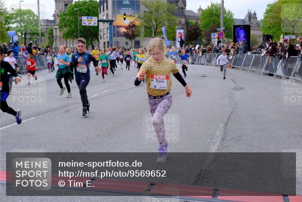 25.04.2026 - Das Zehntel Tim E. http://msf.ph/oto/9569652 25.04.2026 08:58:47 Ziel 1096, 1177, 1361, 1467, 1475, 1487, 1494, 1507, 1508, 1547, 1549, 1660, 1694, 1845, 1849, 1908, 1940, 1995, 2022, 2099, 2252, 2255, 2333, 2349, 2419, 2433, 2539, 2744, 2771, 2775, 2792, 2803, 2830, 2915, 2952, 2955, 2961, 3357, 3403, 3412, 3422, 3438, 3492, 3661, 3679, 3717, 3748, 3751, 3800, 3856, 3913, 4066 meine-sportfotos.de