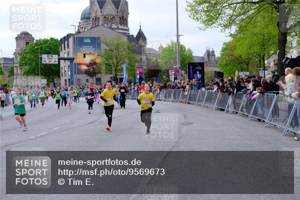 25.04.2026 - Das Zehntel Tim E. http://msf.ph/oto/9569673 25.04.2026 08:58:54 Ziel 1129, 1178, 1251, 1361, 1377, 1423, 1467, 1507, 1508, 1547, 1549, 1660, 1694, 1829, 1845, 1849, 1908, 1995, 2006, 2022, 2041, 2099, 2433, 2437, 2467, 2488, 2498, 2507, 2539, 2732, 2744, 2750, 2771, 2775, 2803, 2952, 2955, 2961, 3108, 3113, 3174, 3208, 3404, 3418, 3427, 3492, 3661, 3679, 3717, 3856, 3883, 3897, 3937 meine-sportfotos.de