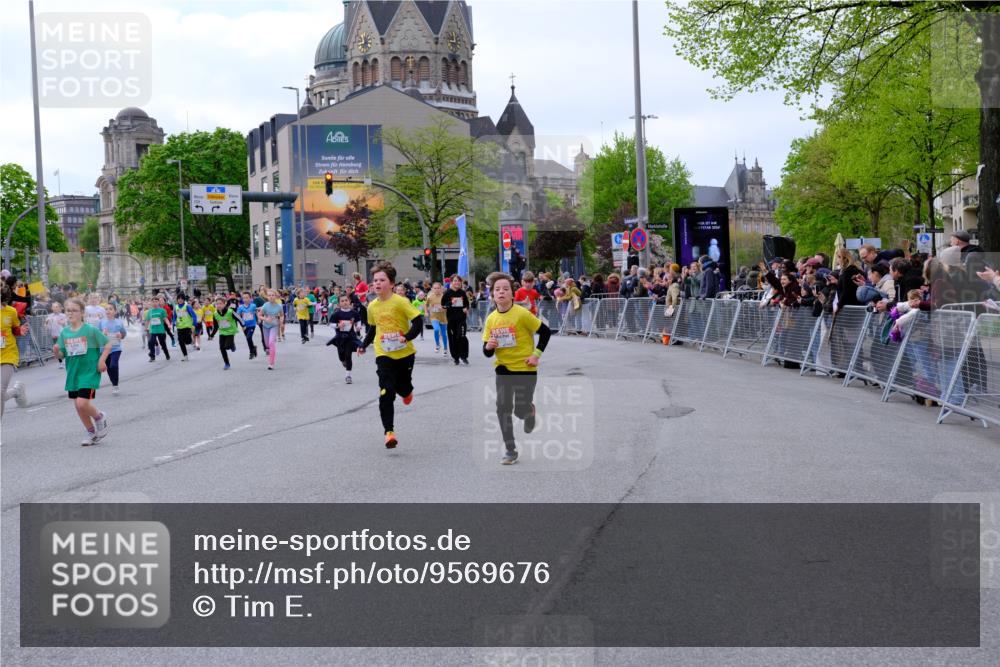 25.04.2026 - Das Zehntel Tim E. http://msf.ph/oto/9569676 25.04.2026 08:58:54 Ziel 1129, 1178, 1251, 1361, 1377, 1423, 1467, 1507, 1508, 1547, 1549, 1660, 1694, 1829, 1845, 1849, 1908, 1995, 2006, 2022, 2041, 2099, 2433, 2437, 2467, 2488, 2498, 2507, 2539, 2732, 2744, 2750, 2771, 2775, 2803, 2952, 2955, 2961, 3108, 3113, 3174, 3208, 3404, 3418, 3427, 3492, 3661, 3679, 3717, 3856, 3883, 3897, 3937 meine-sportfotos.de