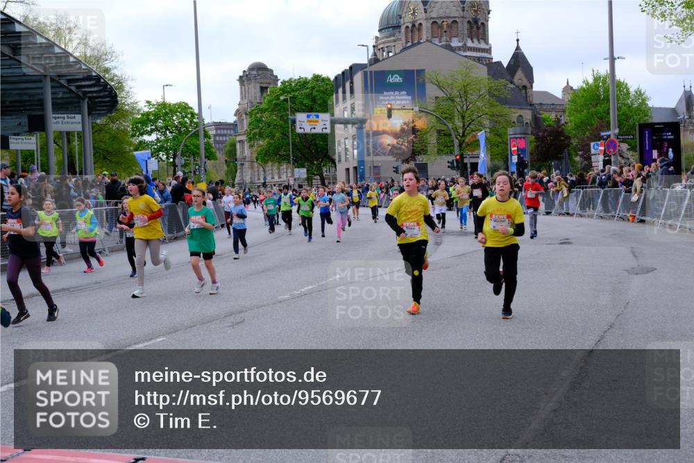 25.04.2026 - Das Zehntel Tim E. http://msf.ph/oto/9569677 25.04.2026 08:58:54 Ziel 1129, 1178, 1251, 1361, 1377, 1423, 1467, 1507, 1508, 1547, 1549, 1660, 1694, 1829, 1845, 1849, 1908, 1995, 2006, 2022, 2041, 2099, 2433, 2437, 2467, 2488, 2498, 2507, 2539, 2732, 2744, 2750, 2771, 2775, 2803, 2952, 2955, 2961, 3108, 3113, 3174, 3208, 3404, 3418, 3427, 3492, 3661, 3679, 3717, 3856, 3883, 3897, 3937 meine-sportfotos.de