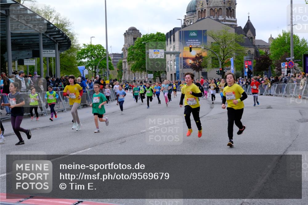 25.04.2026 - Das Zehntel Tim E. http://msf.ph/oto/9569679 25.04.2026 08:58:54 Ziel 1129, 1178, 1251, 1361, 1377, 1423, 1467, 1507, 1508, 1547, 1549, 1660, 1694, 1829, 1845, 1849, 1908, 1995, 2006, 2022, 2041, 2099, 2433, 2437, 2467, 2488, 2498, 2507, 2539, 2732, 2744, 2750, 2771, 2775, 2803, 2952, 2955, 2961, 3108, 3113, 3174, 3208, 3404, 3418, 3427, 3492, 3661, 3679, 3717, 3856, 3883, 3897, 3937 meine-sportfotos.de