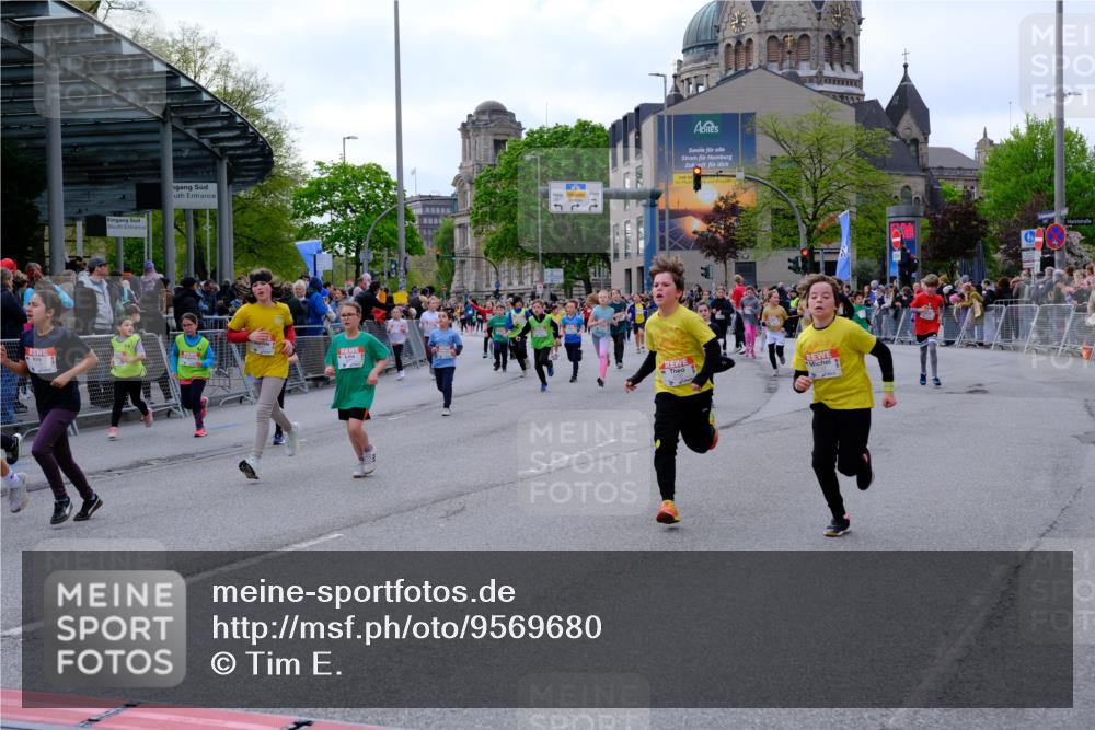 25.04.2026 - Das Zehntel Tim E. http://msf.ph/oto/9569680 25.04.2026 08:58:55 Ziel 1129, 1142, 1178, 1251, 1361, 1377, 1423, 1467, 1507, 1508, 1547, 1549, 1660, 1829, 1845, 1849, 1908, 1995, 2006, 2022, 2041, 2099, 2433, 2437, 2445, 2467, 2488, 2498, 2507, 2539, 2683, 2732, 2744, 2750, 2771, 2775, 2803, 2952, 2955, 2961, 3108, 3113, 3174, 3208, 3404, 3418, 3427, 3492, 3661, 3679, 3713, 3720, 3856, 3883, 3897, 3912, 3937 meine-sportfotos.de