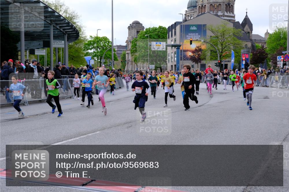 25.04.2026 - Das Zehntel Tim E. http://msf.ph/oto/9569683 25.04.2026 08:58:57 Ziel 1129, 1142, 1178, 1251, 1377, 1423, 1467, 1547, 1549, 1597, 1829, 2006, 2022, 2041, 2099, 2347, 2433, 2437, 2445, 2467, 2488, 2498, 2507, 2539, 2652, 2683, 2732, 2744, 2750, 2771, 2775, 2803, 2952, 2955, 2961, 3108, 3113, 3174, 3208, 3404, 3418, 3427, 3492, 3511, 3679, 3713, 3720, 3883, 3897, 3912, 3937 meine-sportfotos.de