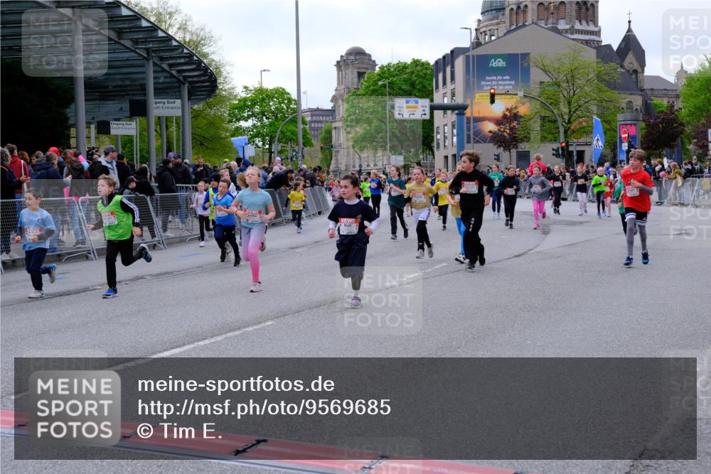 25.04.2026 - Das Zehntel Tim E. http://msf.ph/oto/9569685 25.04.2026 08:58:58 Ziel 1129, 1142, 1178, 1251, 1377, 1423, 1547, 1549, 1597, 1829, 2006, 2022, 2041, 2048, 2099, 2347, 2437, 2445, 2467, 2488, 2498, 2507, 2539, 2652, 2683, 2721, 2732, 2750, 2771, 2775, 2803, 2952, 2961, 3108, 3113, 3174, 3208, 3404, 3418, 3427, 3511, 3541, 3622, 3626, 3713, 3720, 3883, 3897, 3912, 3937 meine-sportfotos.de