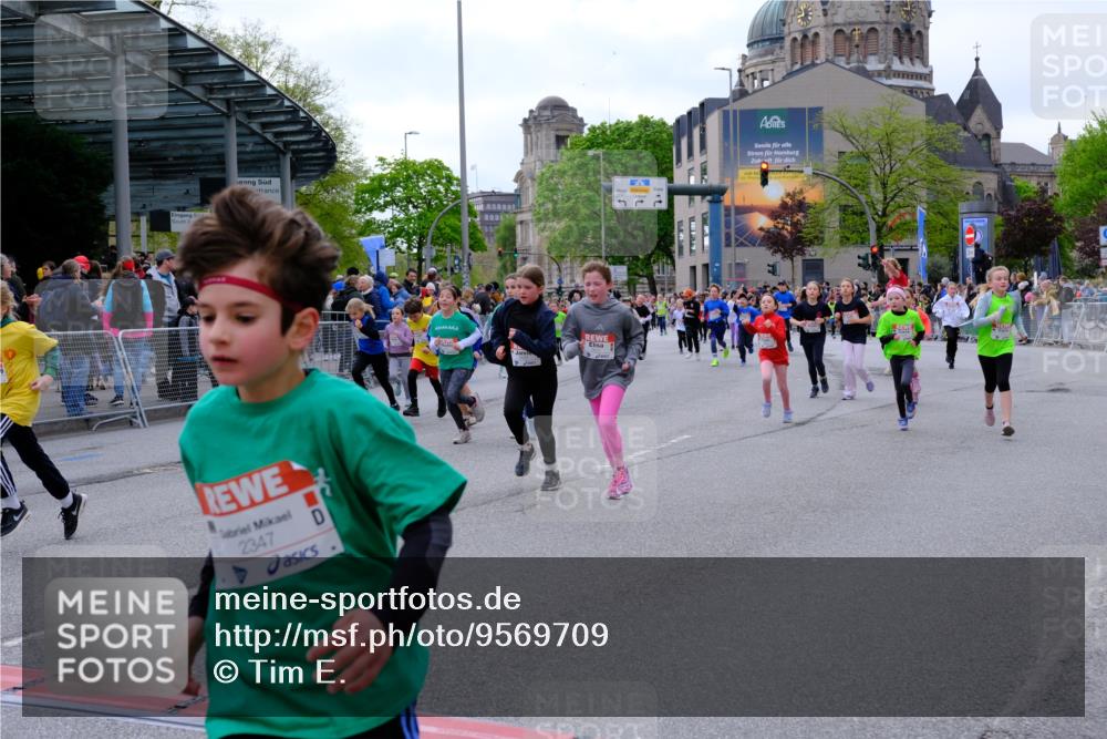 25.04.2026 - Das Zehntel Tim E. http://msf.ph/oto/9569709 25.04.2026 08:59:02 Ziel 1142, 1178, 1251, 1377, 1423, 1505, 1510, 1586, 1597, 1829, 1948, 1955, 2041, 2048, 2347, 2437, 2445, 2507, 2509, 2511, 2652, 2683, 2717, 2721, 2732, 2750, 2823, 3092, 3098, 3108, 3113, 3174, 3208, 3511, 3541, 3622, 3626, 3693, 3696, 3713, 3720, 3883, 3912, 3937 meine-sportfotos.de