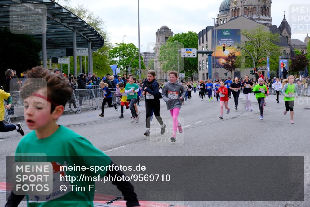 25.04.2026 - Das Zehntel Tim E. http://msf.ph/oto/9569710 25.04.2026 08:59:02 Ziel 1142, 1178, 1251, 1377, 1423, 1505, 1510, 1586, 1597, 1829, 1948, 1955, 2041, 2048, 2347, 2437, 2445, 2507, 2509, 2511, 2652, 2683, 2717, 2721, 2732, 2750, 2823, 3092, 3098, 3108, 3113, 3174, 3208, 3511, 3541, 3622, 3626, 3693, 3696, 3713, 3720, 3883, 3912, 3937 meine-sportfotos.de