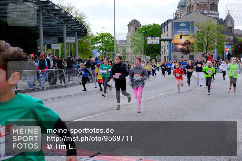 25.04.2026 - Das Zehntel Tim E. http://msf.ph/oto/9569711 25.04.2026 08:59:02 Ziel 1142, 1178, 1251, 1377, 1423, 1505, 1510, 1586, 1597, 1829, 1948, 1955, 2041, 2048, 2347, 2437, 2445, 2507, 2509, 2511, 2652, 2683, 2717, 2721, 2732, 2750, 2823, 3092, 3098, 3108, 3113, 3174, 3208, 3511, 3541, 3622, 3626, 3693, 3696, 3713, 3720, 3883, 3912, 3937 meine-sportfotos.de