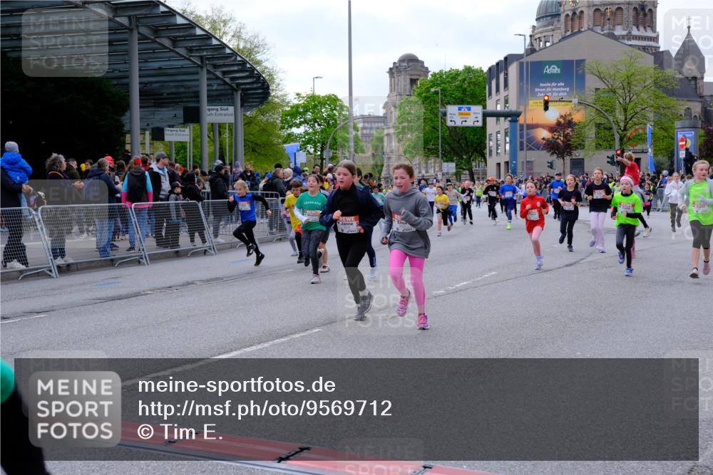 25.04.2026 - Das Zehntel Tim E. http://msf.ph/oto/9569712 25.04.2026 08:59:02 Ziel 1142, 1178, 1251, 1377, 1423, 1505, 1510, 1586, 1597, 1829, 1948, 1955, 2041, 2048, 2347, 2437, 2445, 2507, 2509, 2511, 2652, 2683, 2717, 2721, 2732, 2750, 2823, 3092, 3098, 3108, 3113, 3174, 3208, 3511, 3541, 3622, 3626, 3693, 3696, 3713, 3720, 3883, 3912, 3937 meine-sportfotos.de