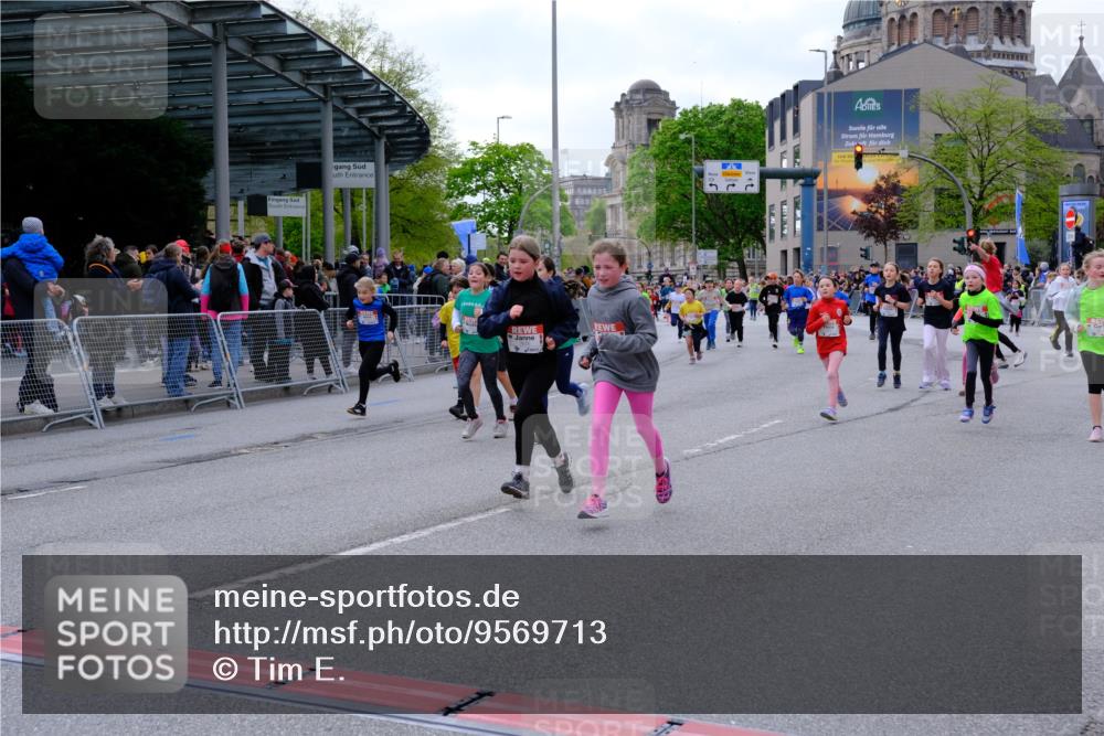 25.04.2026 - Das Zehntel Tim E. http://msf.ph/oto/9569713 25.04.2026 08:59:02 Ziel 1142, 1178, 1251, 1377, 1423, 1505, 1510, 1586, 1597, 1829, 1948, 1955, 2041, 2048, 2347, 2437, 2445, 2507, 2509, 2511, 2652, 2683, 2717, 2721, 2732, 2750, 2823, 3092, 3098, 3108, 3113, 3174, 3208, 3511, 3541, 3622, 3626, 3693, 3696, 3713, 3720, 3883, 3912, 3937 meine-sportfotos.de