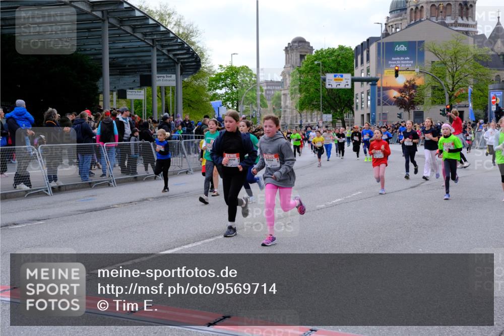 25.04.2026 - Das Zehntel Tim E. http://msf.ph/oto/9569714 25.04.2026 08:59:02 Ziel 1142, 1178, 1251, 1377, 1423, 1505, 1510, 1586, 1597, 1829, 1948, 1955, 2041, 2048, 2347, 2437, 2445, 2507, 2509, 2511, 2652, 2683, 2717, 2721, 2732, 2750, 2823, 3092, 3098, 3108, 3113, 3174, 3208, 3511, 3541, 3622, 3626, 3693, 3696, 3713, 3720, 3883, 3912, 3937 meine-sportfotos.de