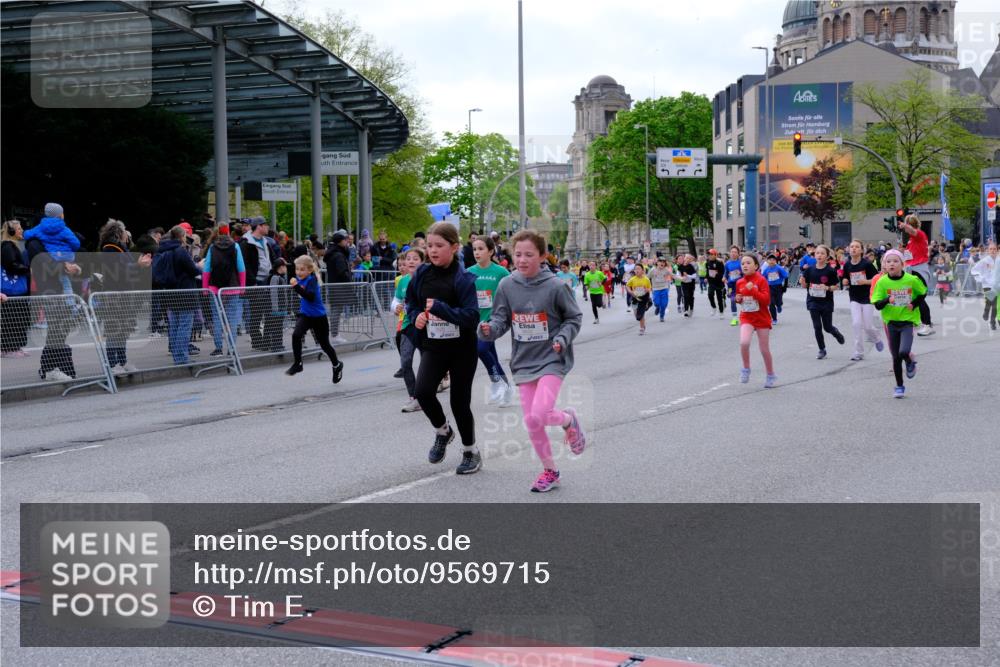25.04.2026 - Das Zehntel Tim E. http://msf.ph/oto/9569715 25.04.2026 08:59:02 Ziel 1142, 1178, 1251, 1377, 1423, 1505, 1510, 1586, 1597, 1829, 1948, 1955, 2041, 2048, 2347, 2437, 2445, 2507, 2509, 2511, 2652, 2683, 2717, 2721, 2732, 2750, 2823, 3092, 3098, 3108, 3113, 3174, 3208, 3511, 3541, 3622, 3626, 3693, 3696, 3713, 3720, 3883, 3912, 3937 meine-sportfotos.de