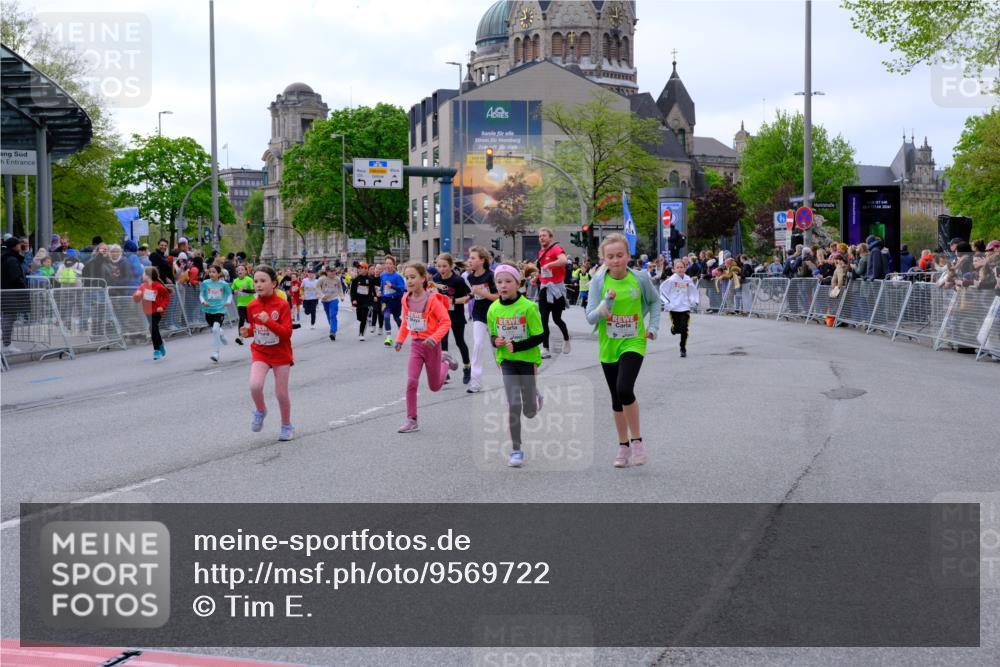 25.04.2026 - Das Zehntel Tim E. http://msf.ph/oto/9569722 25.04.2026 08:59:04 Ziel 1142, 1251, 1377, 1505, 1510, 1513, 1586, 1597, 1829, 1948, 1955, 1992, 2012, 2048, 2132, 2136, 2347, 2437, 2445, 2507, 2509, 2511, 2617, 2652, 2683, 2717, 2721, 2823, 3092, 3098, 3174, 3208, 3511, 3541, 3622, 3626, 3693, 3696, 3713, 3720, 3912, 3937 meine-sportfotos.de