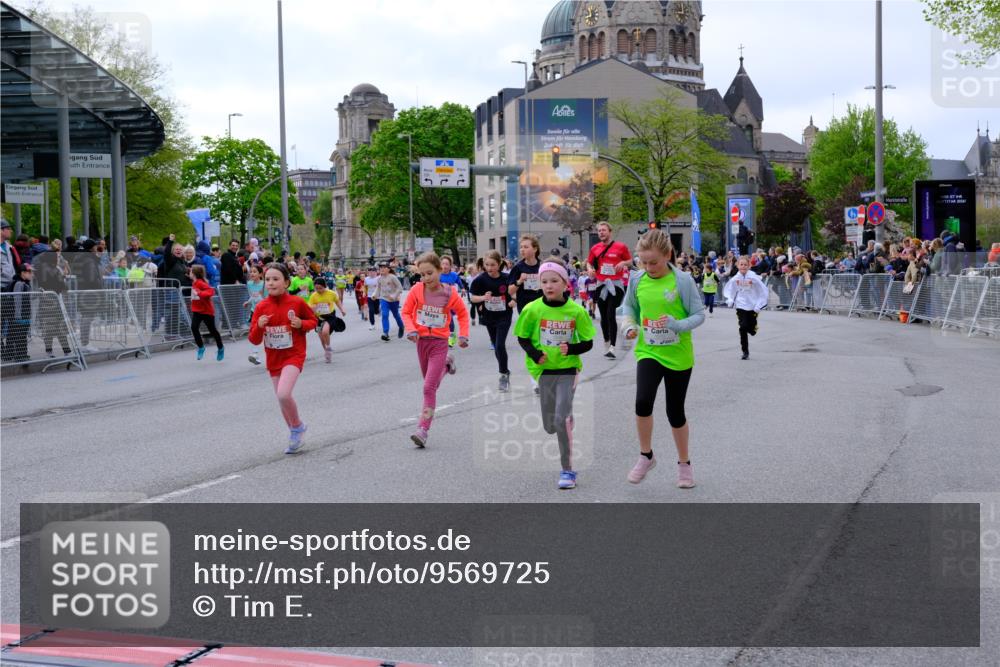 25.04.2026 - Das Zehntel Tim E. http://msf.ph/oto/9569725 25.04.2026 08:59:04 Ziel 1142, 1251, 1377, 1505, 1510, 1513, 1586, 1597, 1829, 1948, 1955, 1992, 2012, 2048, 2132, 2136, 2347, 2437, 2445, 2507, 2509, 2511, 2617, 2652, 2683, 2717, 2721, 2823, 3092, 3098, 3174, 3208, 3511, 3541, 3622, 3626, 3693, 3696, 3713, 3720, 3912, 3937 meine-sportfotos.de