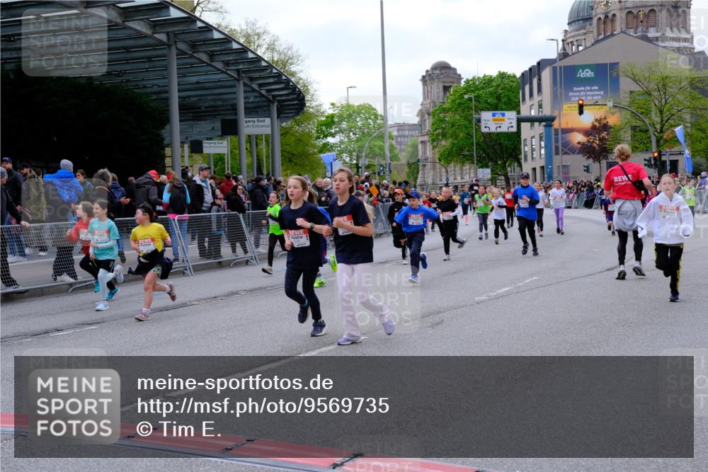 25.04.2026 - Das Zehntel Tim E. http://msf.ph/oto/9569735 25.04.2026 08:59:06 Ziel 1142, 1251, 1377, 1505, 1510, 1513, 1586, 1596, 1597, 1948, 1955, 1992, 2012, 2048, 2132, 2136, 2151, 2347, 2445, 2507, 2509, 2511, 2617, 2652, 2683, 2717, 2721, 2823, 3092, 3098, 3511, 3541, 3622, 3626, 3693, 3696, 3713, 3720, 3839, 3841, 3912, 3937 meine-sportfotos.de