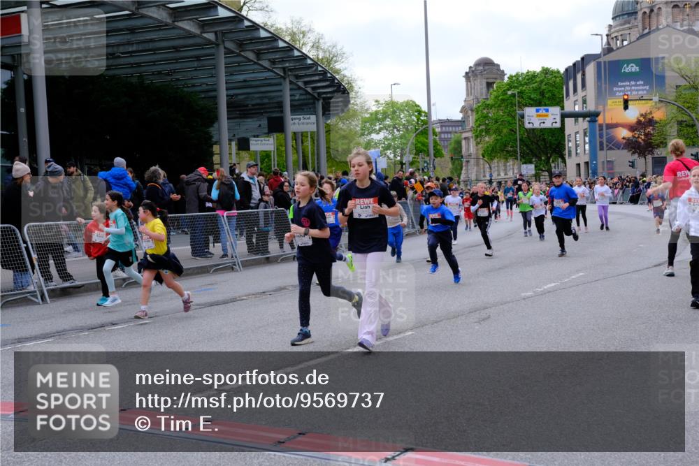 25.04.2026 - Das Zehntel Tim E. http://msf.ph/oto/9569737 25.04.2026 08:59:06 Ziel 1142, 1251, 1377, 1505, 1510, 1513, 1586, 1596, 1597, 1948, 1955, 1992, 2012, 2048, 2132, 2136, 2151, 2347, 2445, 2507, 2509, 2511, 2617, 2652, 2683, 2717, 2721, 2823, 3092, 3098, 3511, 3541, 3622, 3626, 3693, 3696, 3713, 3720, 3839, 3841, 3912, 3937 meine-sportfotos.de