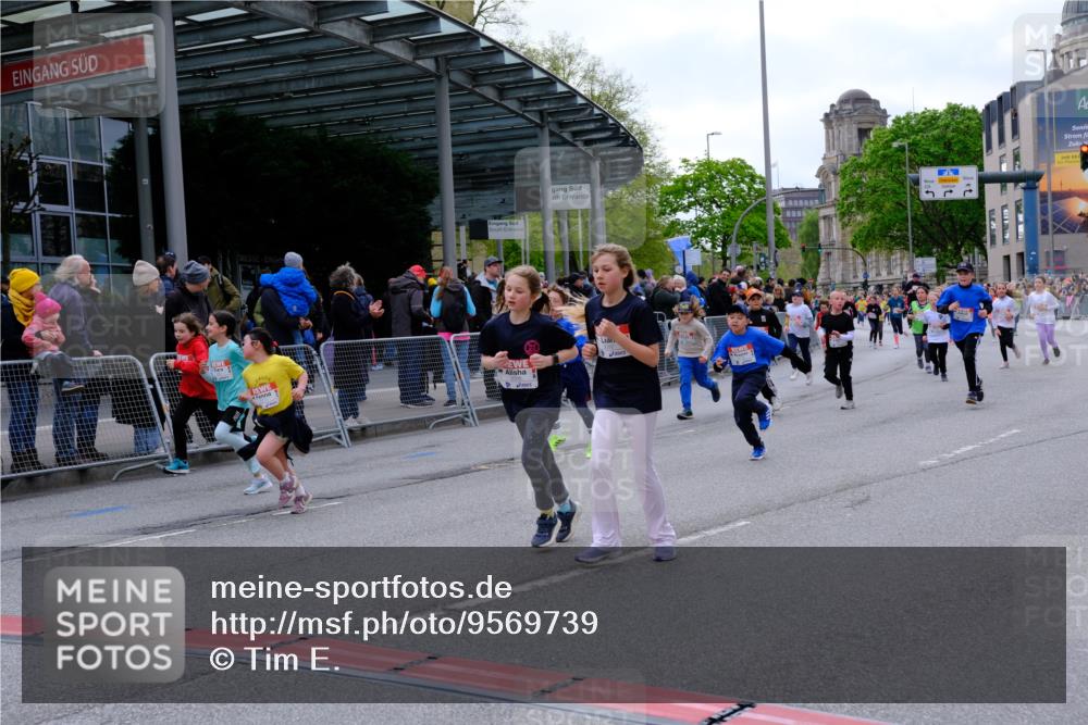 25.04.2026 - Das Zehntel Tim E. http://msf.ph/oto/9569739 25.04.2026 08:59:07 Ziel 1142, 1505, 1510, 1513, 1586, 1596, 1597, 1778, 1948, 1955, 1992, 2012, 2048, 2132, 2136, 2151, 2347, 2445, 2509, 2511, 2617, 2652, 2683, 2717, 2721, 2823, 3092, 3098, 3115, 3511, 3541, 3571, 3622, 3626, 3693, 3696, 3713, 3720, 3839, 3841, 3912 meine-sportfotos.de