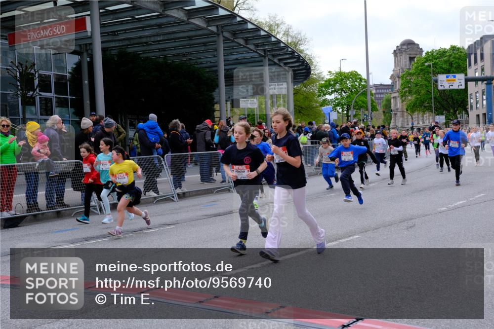 25.04.2026 - Das Zehntel Tim E. http://msf.ph/oto/9569740 25.04.2026 08:59:07 Ziel 1142, 1505, 1510, 1513, 1586, 1596, 1597, 1778, 1948, 1955, 1992, 2012, 2048, 2132, 2136, 2151, 2347, 2445, 2509, 2511, 2617, 2652, 2683, 2717, 2721, 2823, 3092, 3098, 3115, 3511, 3541, 3571, 3622, 3626, 3693, 3696, 3713, 3720, 3839, 3841, 3912 meine-sportfotos.de