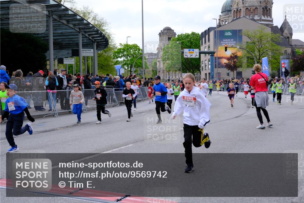 25.04.2026 - Das Zehntel Tim E. http://msf.ph/oto/9569742 25.04.2026 08:59:08 Ziel 1457, 1505, 1510, 1513, 1586, 1596, 1597, 1778, 1802, 1948, 1955, 1992, 2012, 2048, 2132, 2136, 2151, 2347, 2509, 2511, 2617, 2652, 2717, 2721, 2823, 3092, 3098, 3115, 3508, 3511, 3541, 3571, 3622, 3626, 3693, 3696, 3839, 3841 meine-sportfotos.de