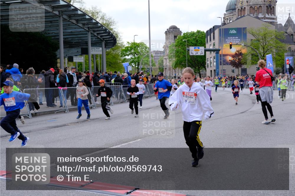 25.04.2026 - Das Zehntel Tim E. http://msf.ph/oto/9569743 25.04.2026 08:59:08 Ziel 1457, 1505, 1510, 1513, 1586, 1596, 1597, 1778, 1802, 1948, 1955, 1992, 2012, 2048, 2132, 2136, 2151, 2347, 2509, 2511, 2617, 2652, 2717, 2721, 2823, 3092, 3098, 3115, 3508, 3511, 3541, 3571, 3622, 3626, 3693, 3696, 3839, 3841 meine-sportfotos.de